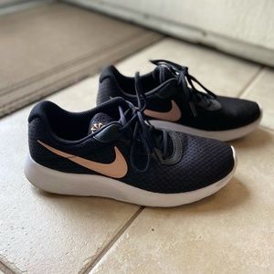 Nike Tanjun Running Shoes